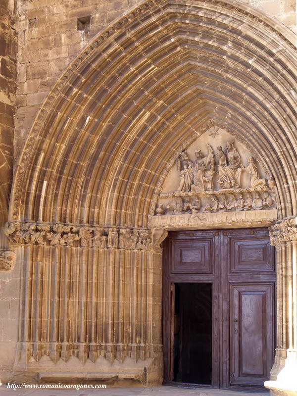 PORTADA GTICA DE ACCESO SUR AL TEMPLO